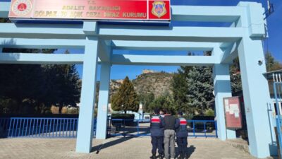Bilecik’te, orman suçlarından hüküm giymiş bir şahıs yakalandı. Yenipazar ilçesine