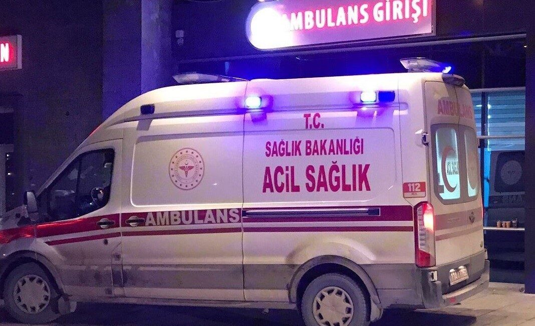 Bilecik’te meydana gelen trafik kazasında, yolcu otobüsü ile otomobil çarpıştı