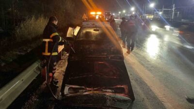 Bilecik’te meydana gelen bir olayda, seyir halindeki bir otomobil aniden