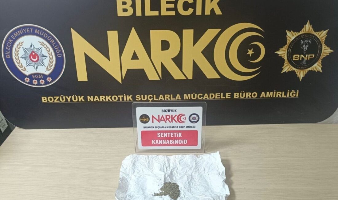 Bilecik’in Bozüyük ilçesinde gerçekleştirilen bir uyuşturucu operasyonunda, polis ekipleri tarafından