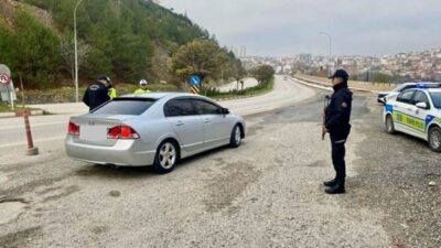 Bilecik’te gerçekleştirilen yol kontrolü uygulamasında yasal olarak ülkede bulunma hakkı