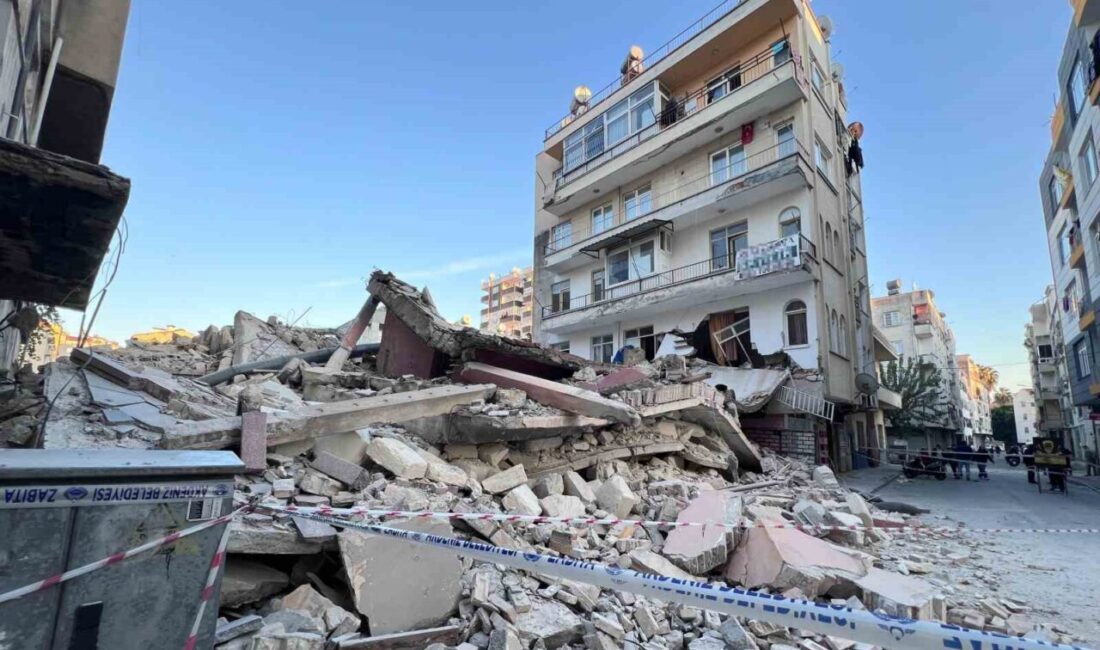 Mersin’de bir binanın yıkımı sırasında komşu binada meydana gelen hasar