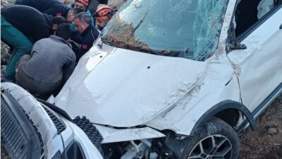 Bingöl ilinde meydana gelen trafik kazasında, otomobilin şarampole uçması sonucu