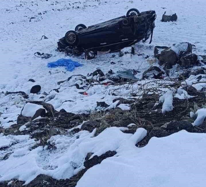 Bingöl’ün Solhan ilçesinde meydana gelen bir trafik kazasında, bir aracın