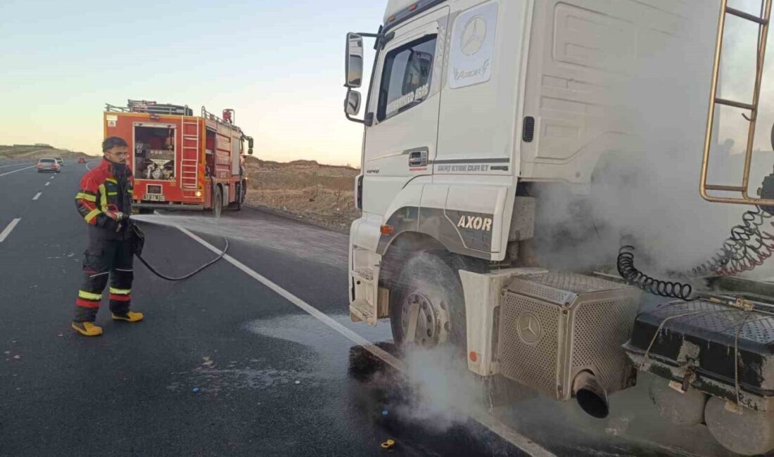 Bingöl’de bir tırda çıkan yangın, itfaiye ekiplerinin hızlı müdahalesi sayesinde