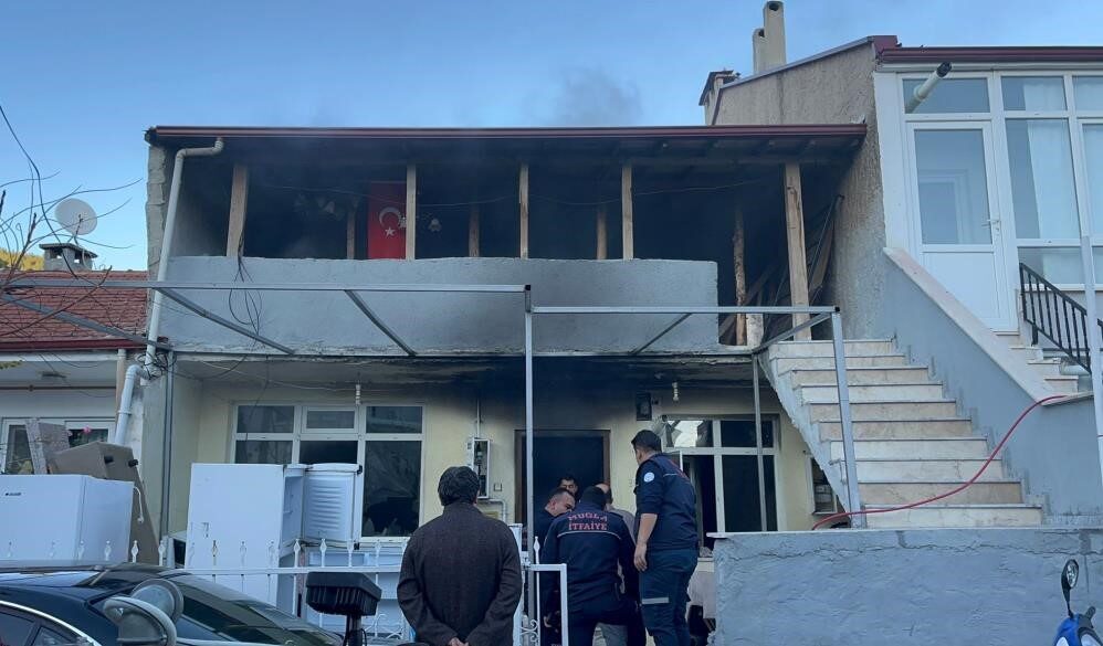 Menteşe ilçesinde yaşayan M.M., birlikte yaşadığı R.A.K. ile yaşadığı kavga