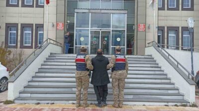 Tatvan ilçesindeki jandarma ekipleri tarafından gerçekleştirilen operasyonlarda 2 kaçak göçmen