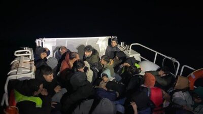 Muğla’nın Bodrum ilçesi açıklarında, Sahil Güvenlik ekipleri tarafından bir lastik
