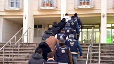 Bodrum ilçesinde faaliyet gösteren kaçak göçmen çetesi, düzensiz göçmenleri yasa