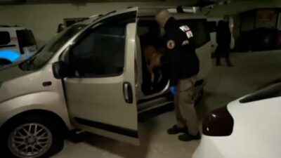Bolu’da gerçekleştirilen operasyonda, polis ekipleri tarafından hafif ticari aracın kapı
