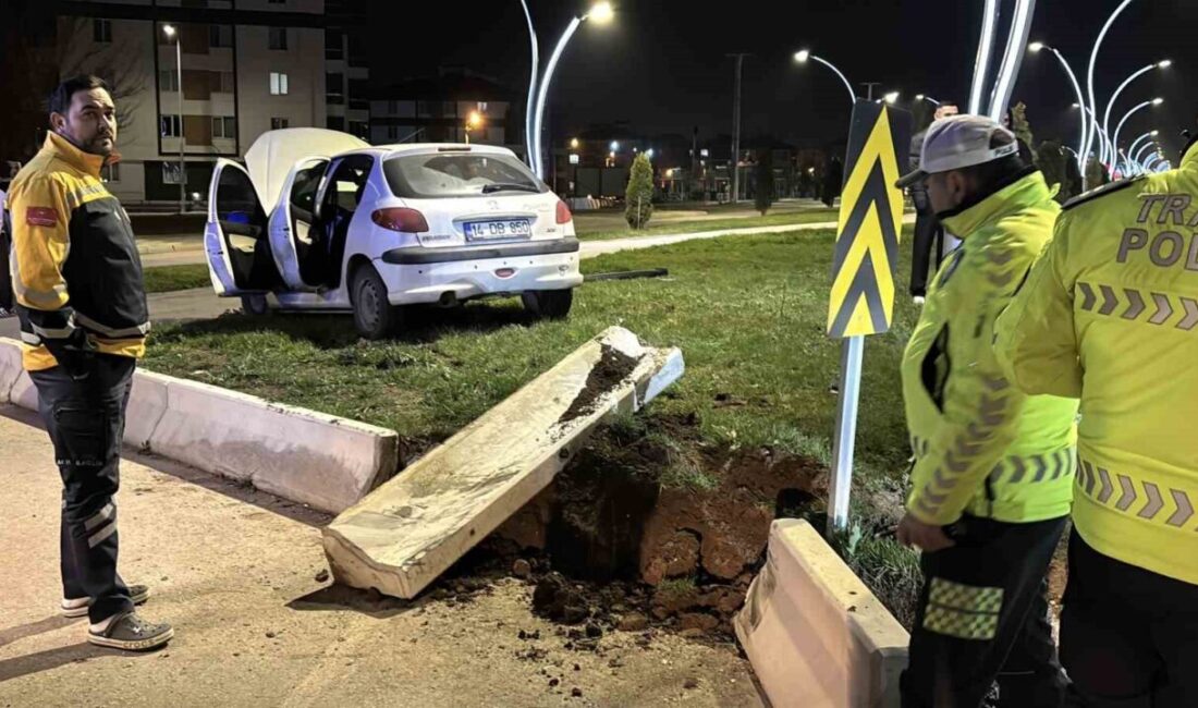Bolu’da bir otomobilin kontrolden çıkarak refüje çarpması sonucu meydana gelen