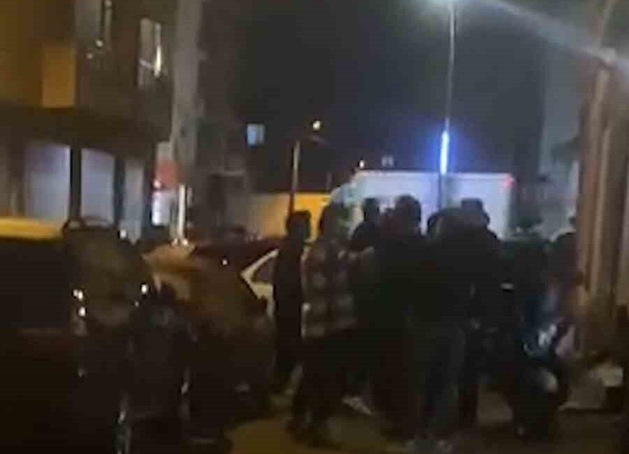 Bolu’da akşam saatlerinde Bahçelievler Mahallesi Aycan Sokak’ta iki grup arasında