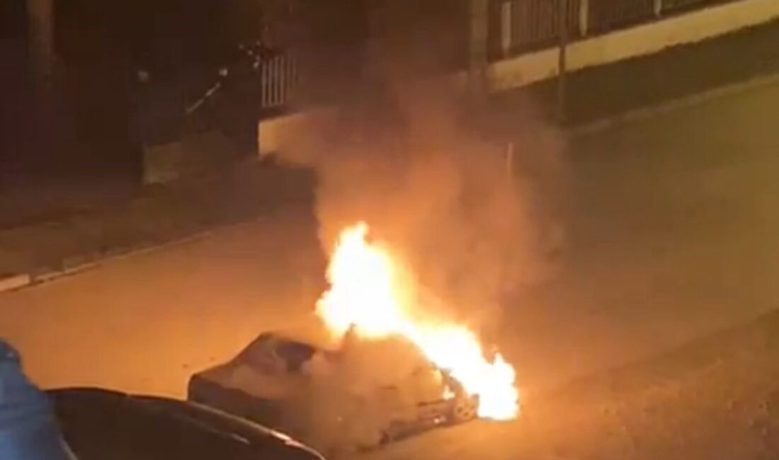 Bolu’da seyir halinde olan bir Tofaş otomobil alev almış ve