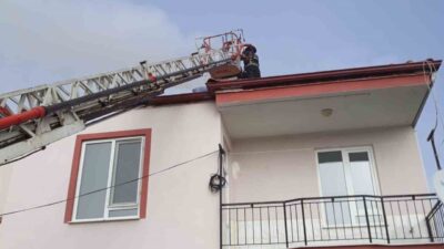 Bucak ilçesinde, Barbaros Mahallesi’nde bulunan bir evin bacasında çıkan yangın,