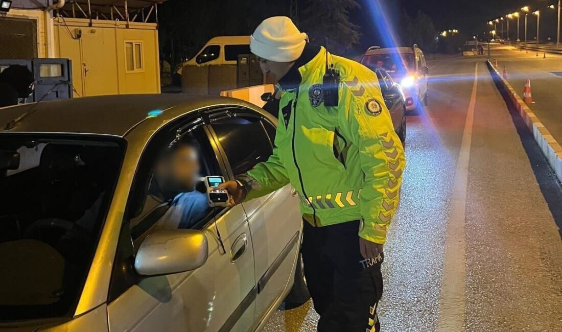 Burdur’da polis ekipleri tarafından yapılan denetimlerde, 35 araç trafikten men