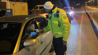 Burdur’da polis ekipleri tarafından yapılan denetimlerde, 35 araç trafikten men