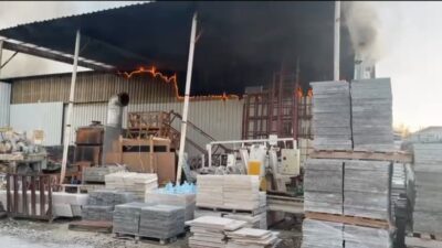 Bucak ilçesinde bulunan bir mermer fabrikasında meydana gelen yangın, itfaiye