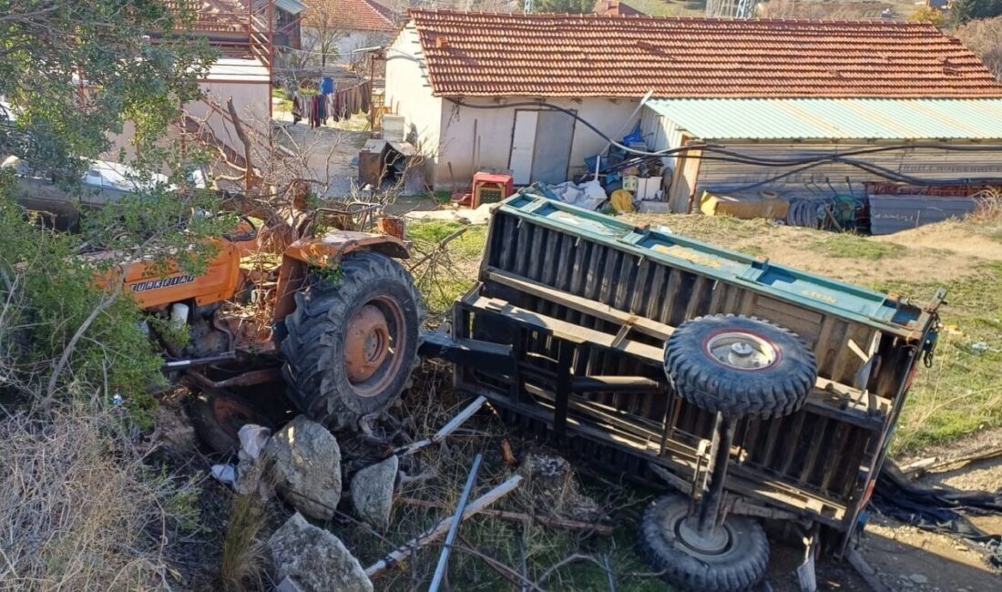Çeltikçi ilçesinde, park halindeki bir otomobil ile traktörün çarpışması sonucu