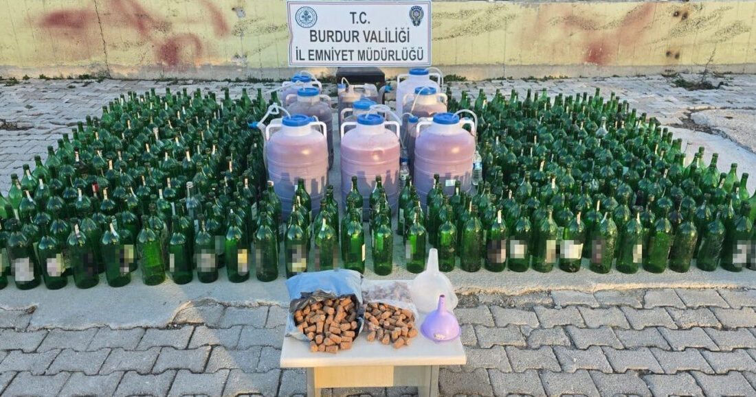 Burdur’da polis ekipleri, yılbaşı etkinlikleri kapsamında sahte veya kaçak alkol