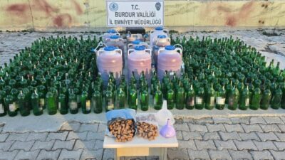 Burdur’da polis ekipleri, yılbaşı etkinlikleri kapsamında sahte veya kaçak alkol