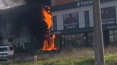 Bursa’nın İnegöl ilçesinde bir elektrik panosundan çıkan yangın, çevredeki işyerlerine