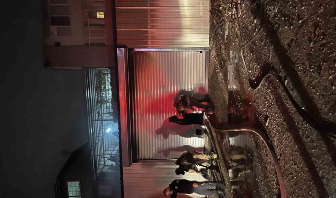 Bursa’nın Osmangazi ilçesinde, Küçükbalıklı Mahallesi’nde bir marangoz atölyesinde çıkan yangın,