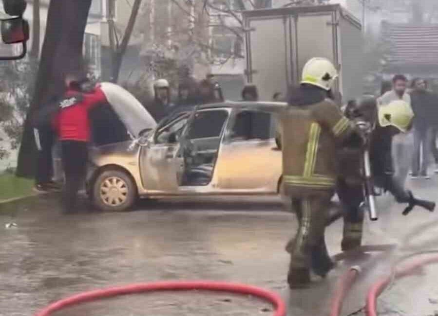 Bursa’nın Osmangazi ilçesinde bir servis midibüsünde meydana gelen yangın, yanındaki