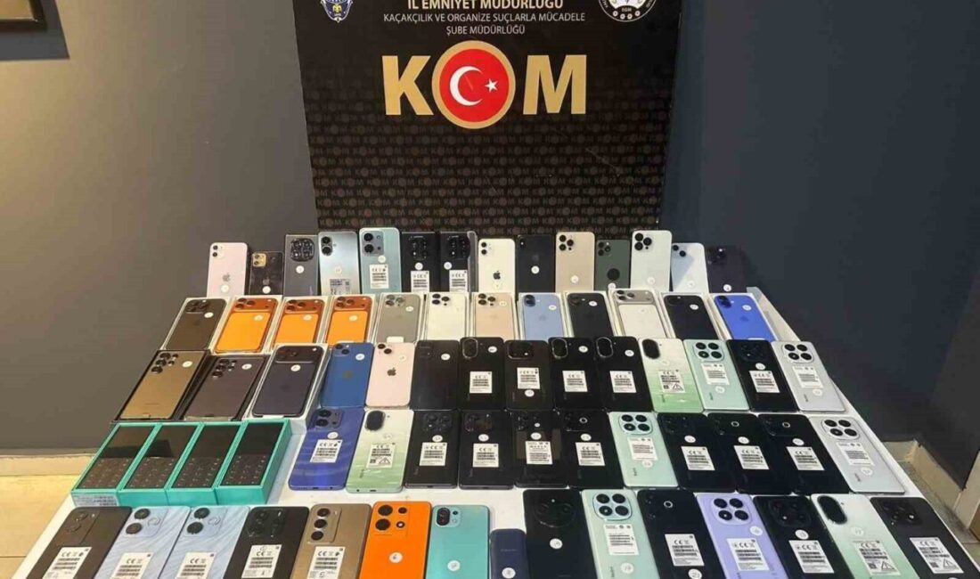 Bursa’da yapılan operasyonda, 70 adet gümrük kaçağı cep telefonu ve