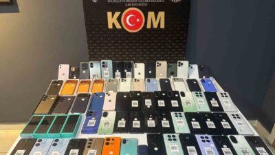Bursa’da yapılan operasyonda, 70 adet gümrük kaçağı cep telefonu ve