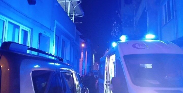 Bursa’nın Osmangazi ilçesindeki 3 katlı bir binada baba ile kızının