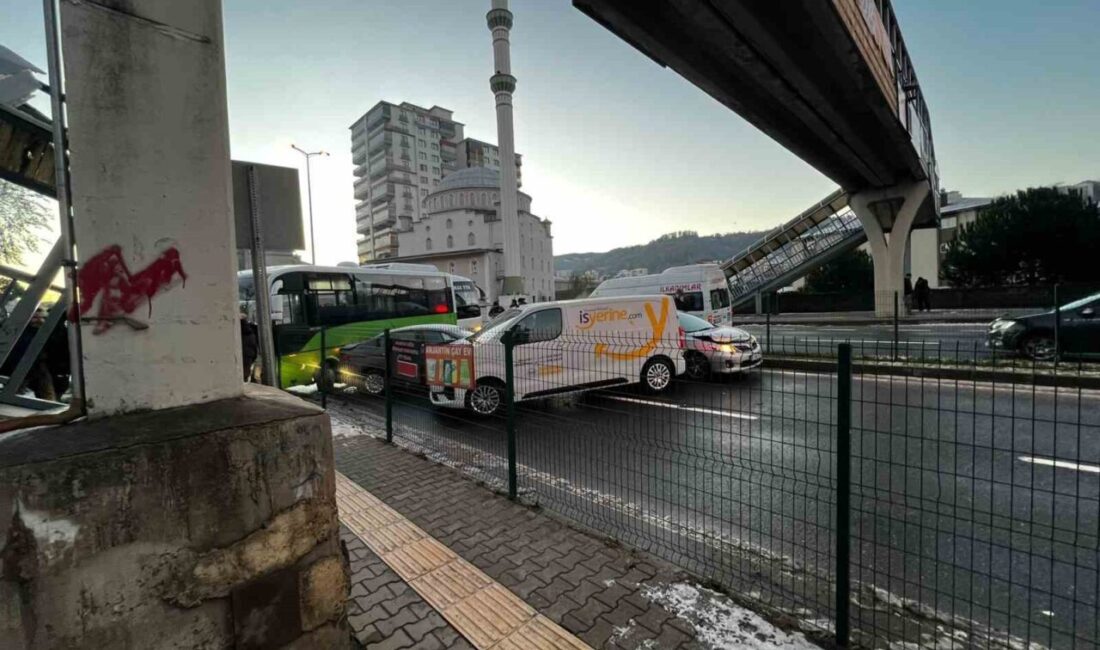 Ereğli ilçesinde, kar yağışının ardından hava soğudu ve yolda buzlanma