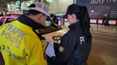 Caddebostan Sahili’nde gerçekleştirilen denetimlerde Kadıköy İlçe Emniyet Müdürlüğü ekipleri, dron