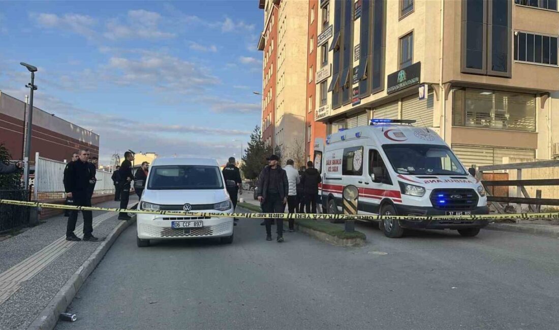 Kastamonu’da bir kişi, caddede kaçtığı kişiyi tüfekle vurarak bacağından yaraladı.