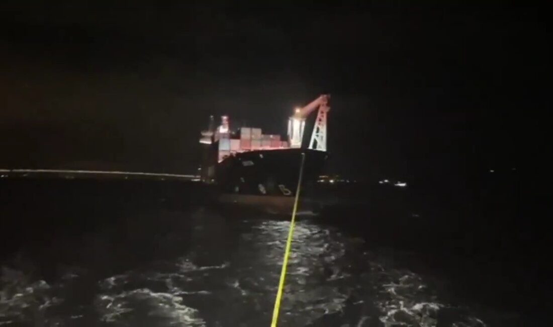 Çanakkale Boğazı’ndan geçmekte olan, 108 metre uzunluğundaki ‘Orita’ isimli Panama