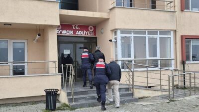 Çanakkale’de jandarma tarafından düzenlenen göçmen kaçakçılığı operasyonunda 3 organizatör tutuklandı