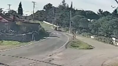 Çanakkale’nin Ayvacık ilçesinde meydana gelen trafik kazasında iki aracın çarpışma