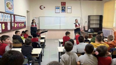 Çanakkale’de, jandarma ekipleri tarafından ‘Kişisel Güvenlik ve Suçtan Korunma Yöntemleri’,