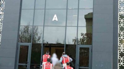 Çanakkale’de, kuyumcu çarşısında gerçekleşen bir soygun teşebbüsüne karışan 2 kişi,