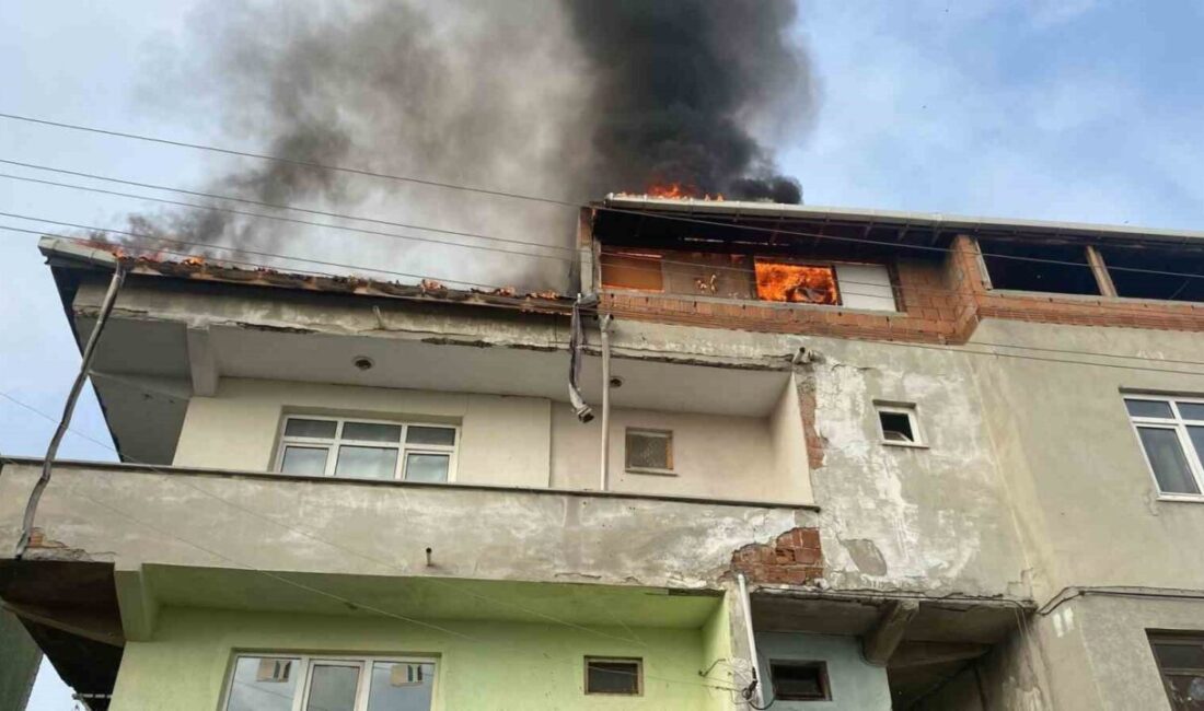 Ergene ilçesinde bulunan bir evin çatı katında meydana gelen büyük