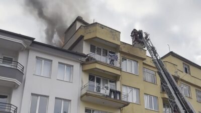 Aksaray ilinde yer alan bir apartmanın çatı katında bulunan kömürlükte