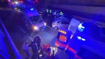 Çekmeköy ilçesinde gecenin ilerleyen saatlerinde, 7 aracın karıştığı zincirleme bir