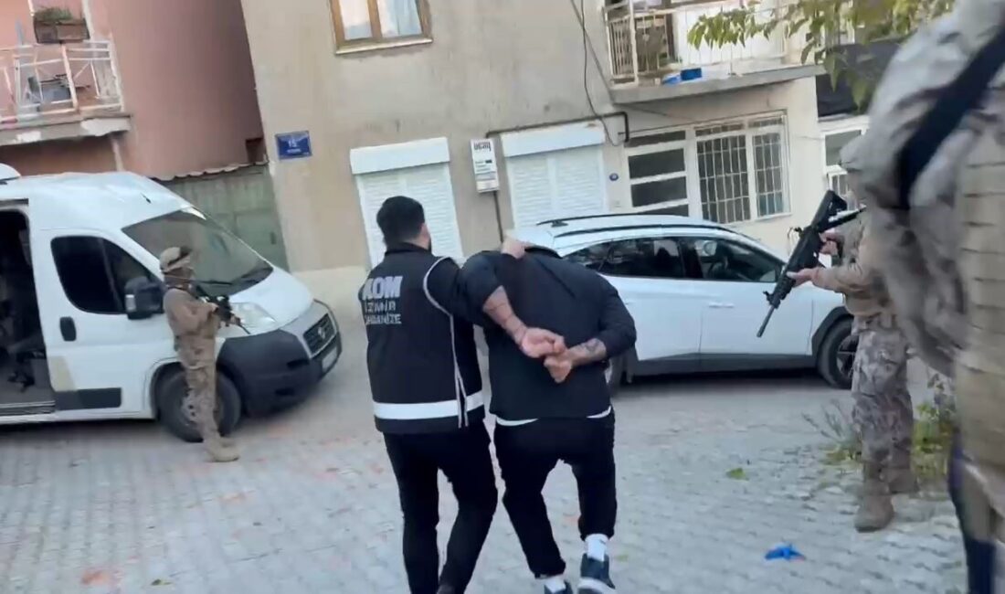 İzmir’in Çeşme ilçesinde, polis ve jandarma ekiplerinin özel harekat desteğiyle