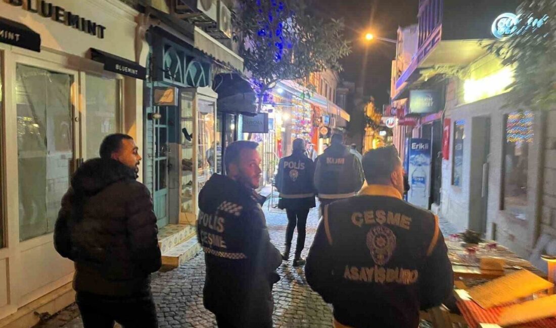 Çeşme’nin popüler turistik ilçesinde, yerel halkın yeni yıla huzurlu bir