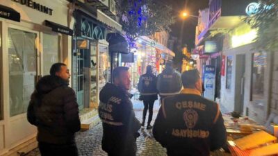 Çeşme’nin popüler turistik ilçesinde, yerel halkın yeni yıla huzurlu bir