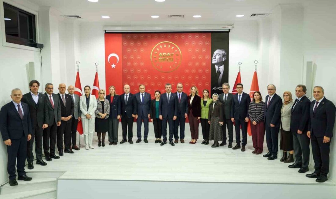 CHP Genel Başkanı Özgür Özel, Cumhurbaşkanlığı Aday Ofisi Yürütme Kurulu’nun