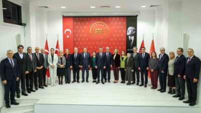 CHP Genel Başkanı Özgür Özel, Cumhurbaşkanlığı Aday Ofisi Yürütme Kurulu’nun