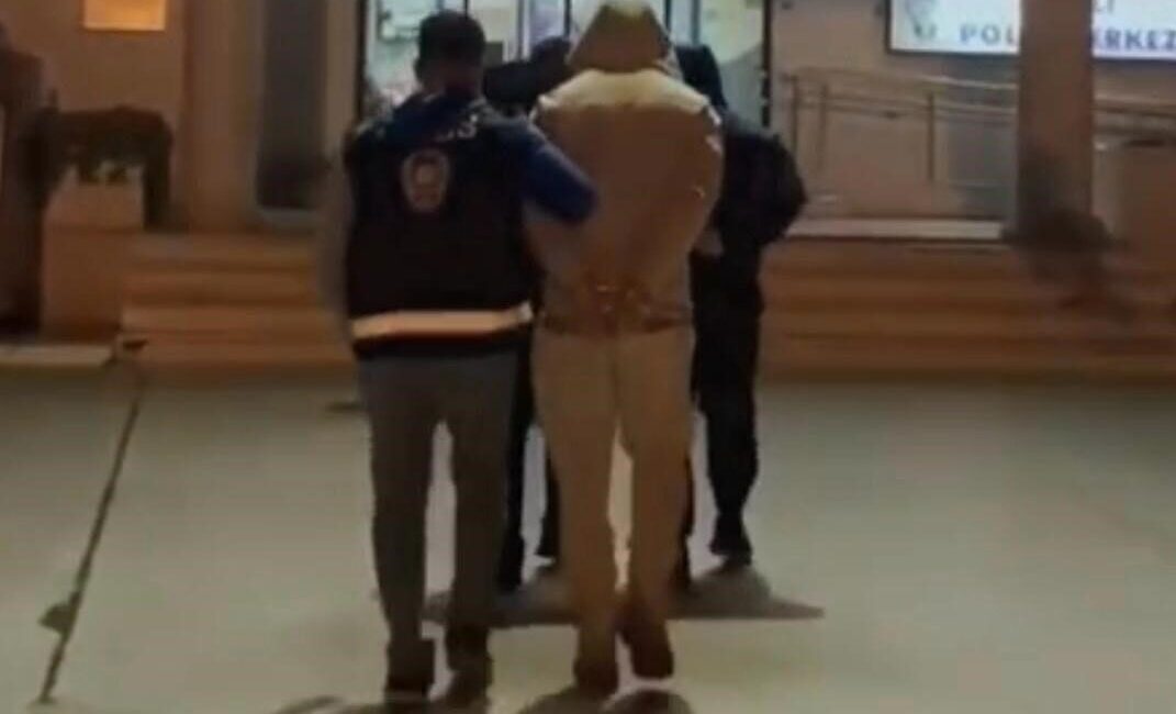İzmir’in Çiğli ilçesinde polis ekipleri tarafından gerçekleştirilen iki ayrı operasyonda