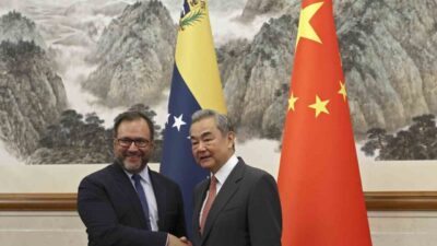 Çin’in Dışişleri Bakanı Wang Yi, Venezuela Dışişleri Bakanı Yvan Gil