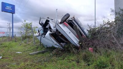 Sakarya’nın Karasu ilçesinde meydana gelen trafik kazasında cip ile otomobil