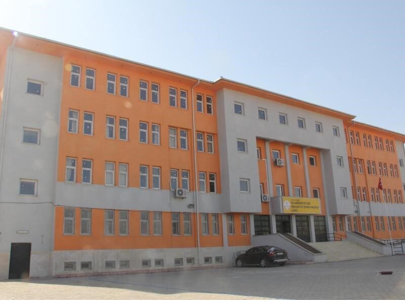 Şırnak’ın Cizre ilçesinde faaliyet gösteren bir lisede öğrencilere cinsel tacizde
